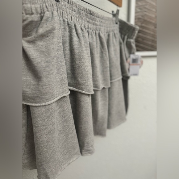 Jolie & Joy Gray Layerd Mini Skirt NWT - Picture 4 of 9